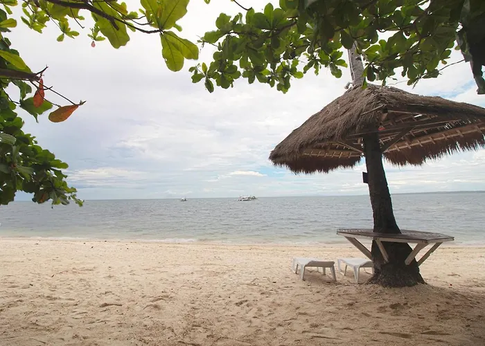 Oyo 853 Beach And Dive Hotel 3*