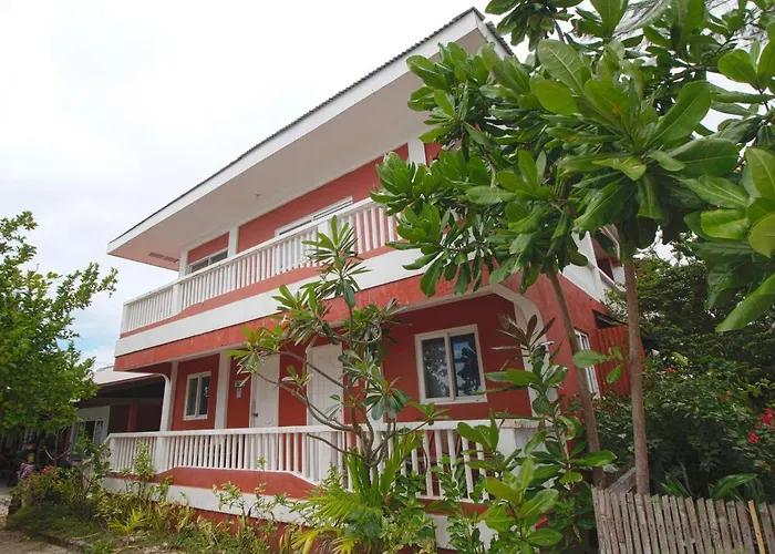 Oyo 853 Beach And Dive Hotel