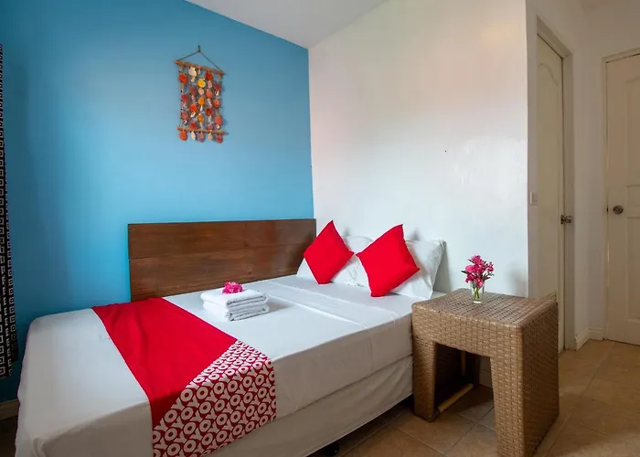 Oyo 853 Beach And Dive Hotel 3*