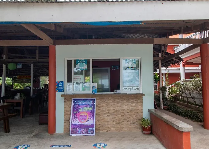 Oyo 853 Beach And Dive Hotel